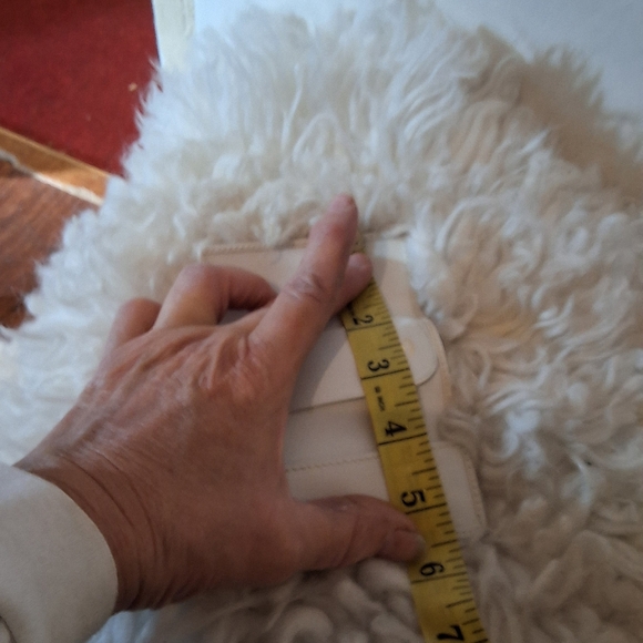 “Gucci Flora 6-Key Holder White Leather Floral Canvas Key Case” - Picture 7 of 9